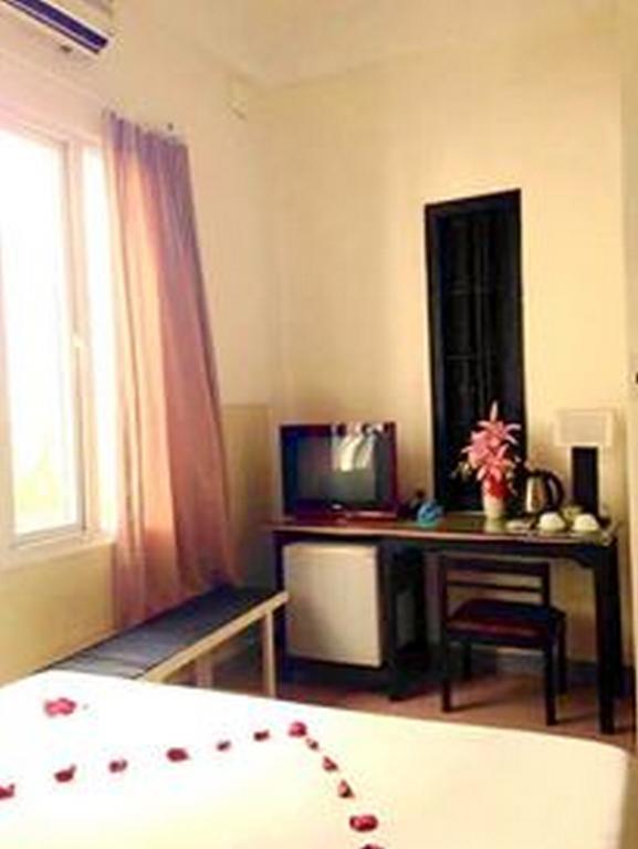 Ruby Bistro Hotel Hue Esterno foto