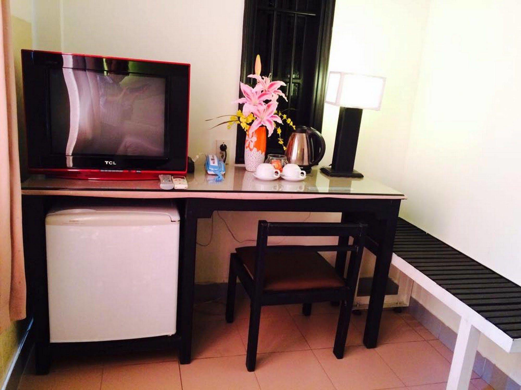 Ruby Bistro Hotel Hue Esterno foto