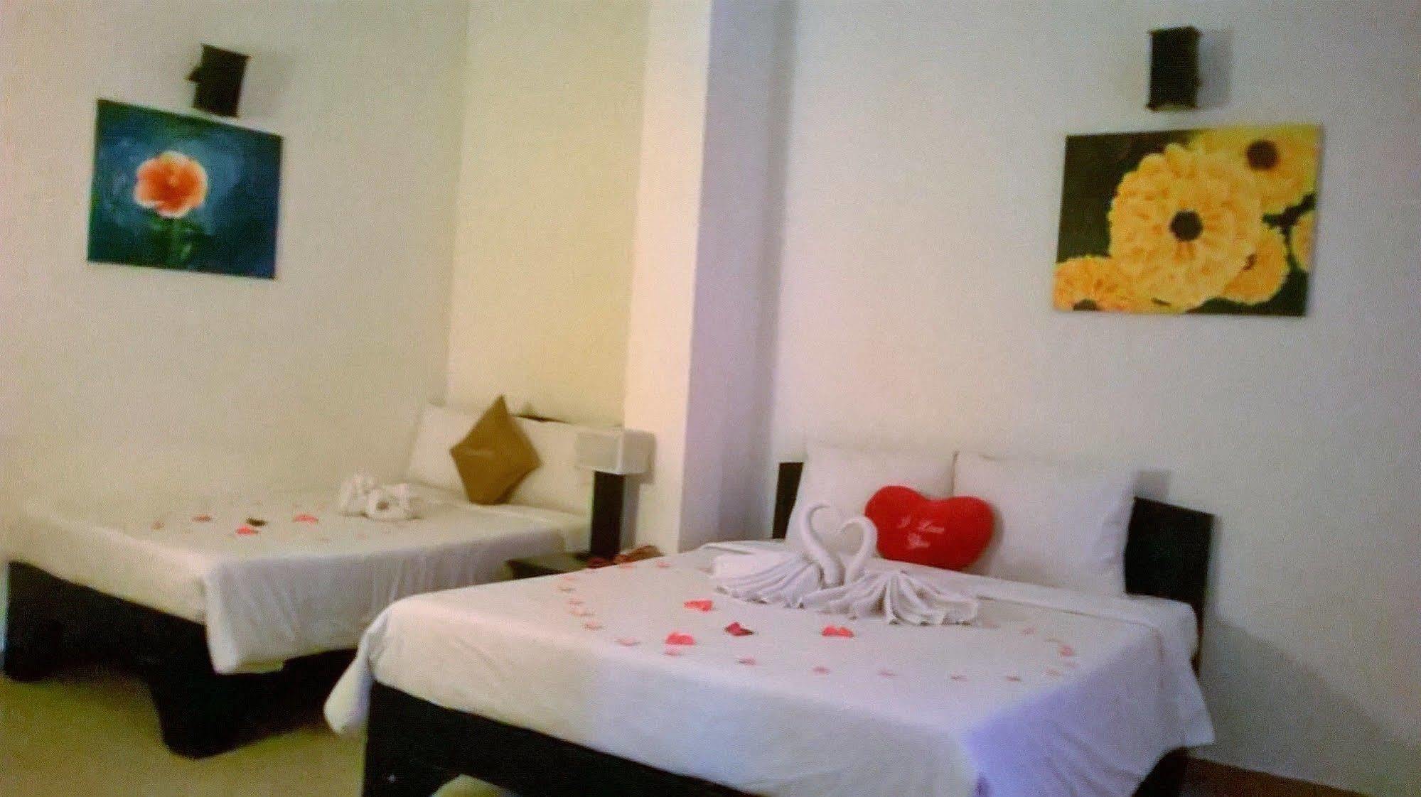 Ruby Bistro Hotel Hue Esterno foto