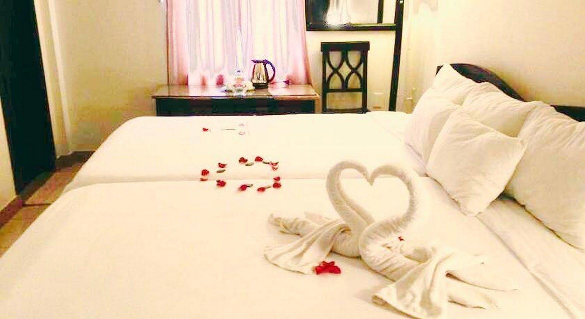 Ruby Bistro Hotel Hue Esterno foto