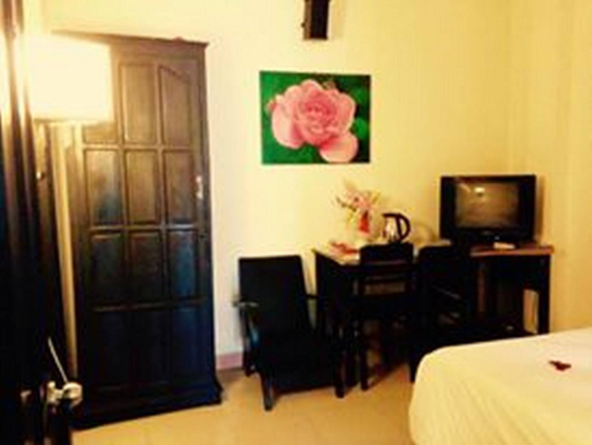 Ruby Bistro Hotel Hue Esterno foto